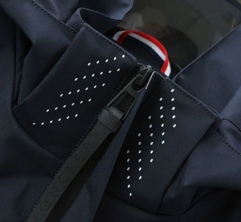 Lightweight Moncler Outwear 143428