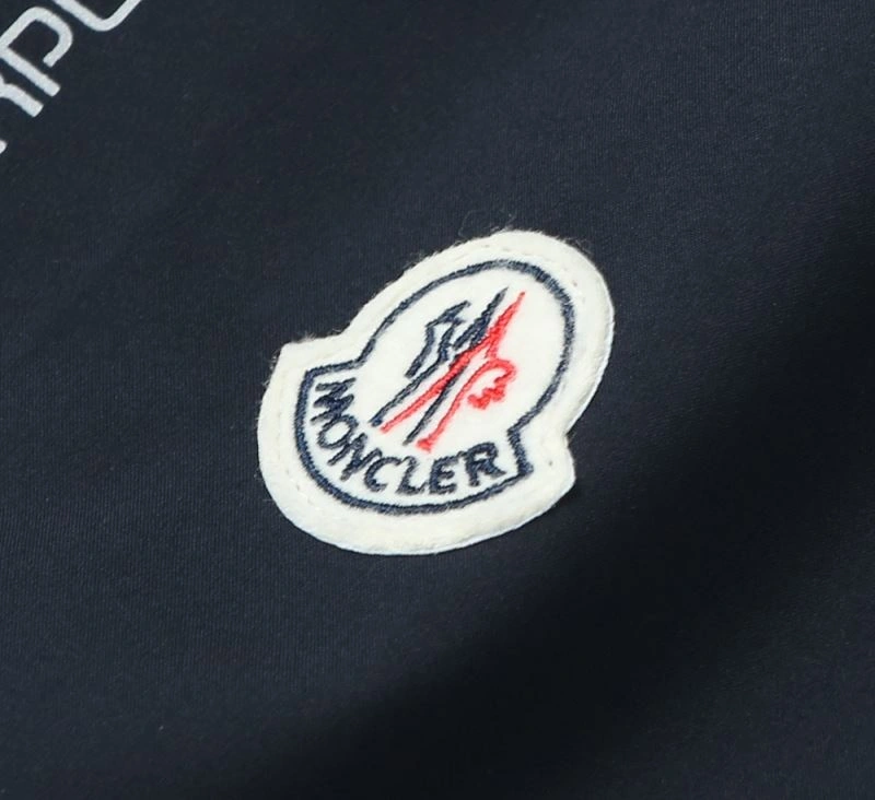 Lightweight Moncler Outwear 143428
