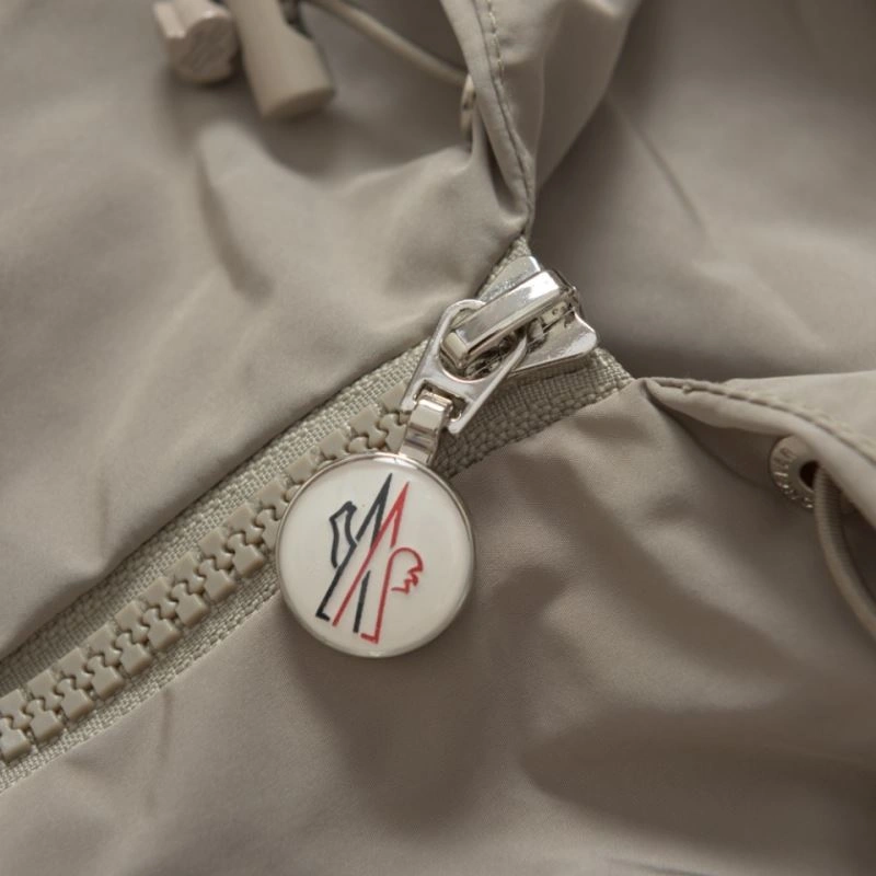 Moncler Outwear Effortless 143426