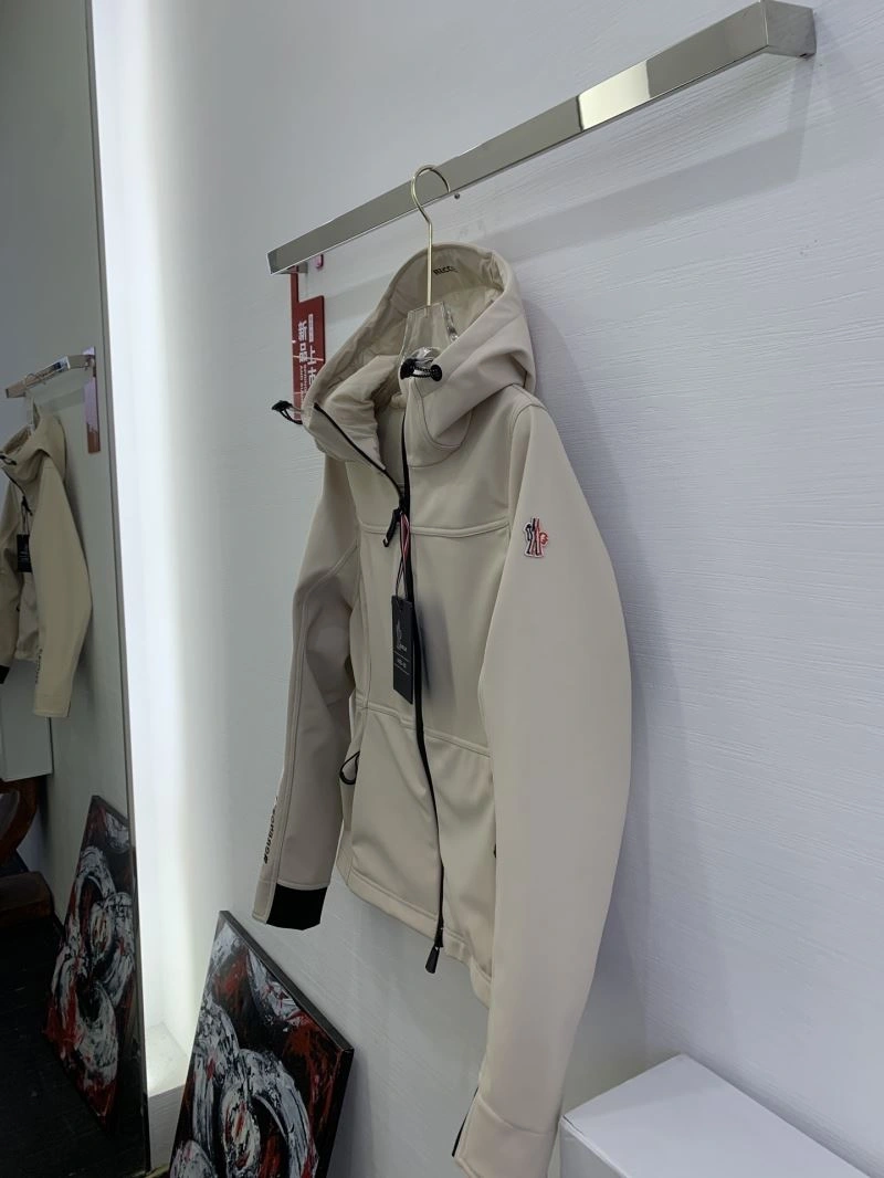 Durable Moncler Outwear 143404