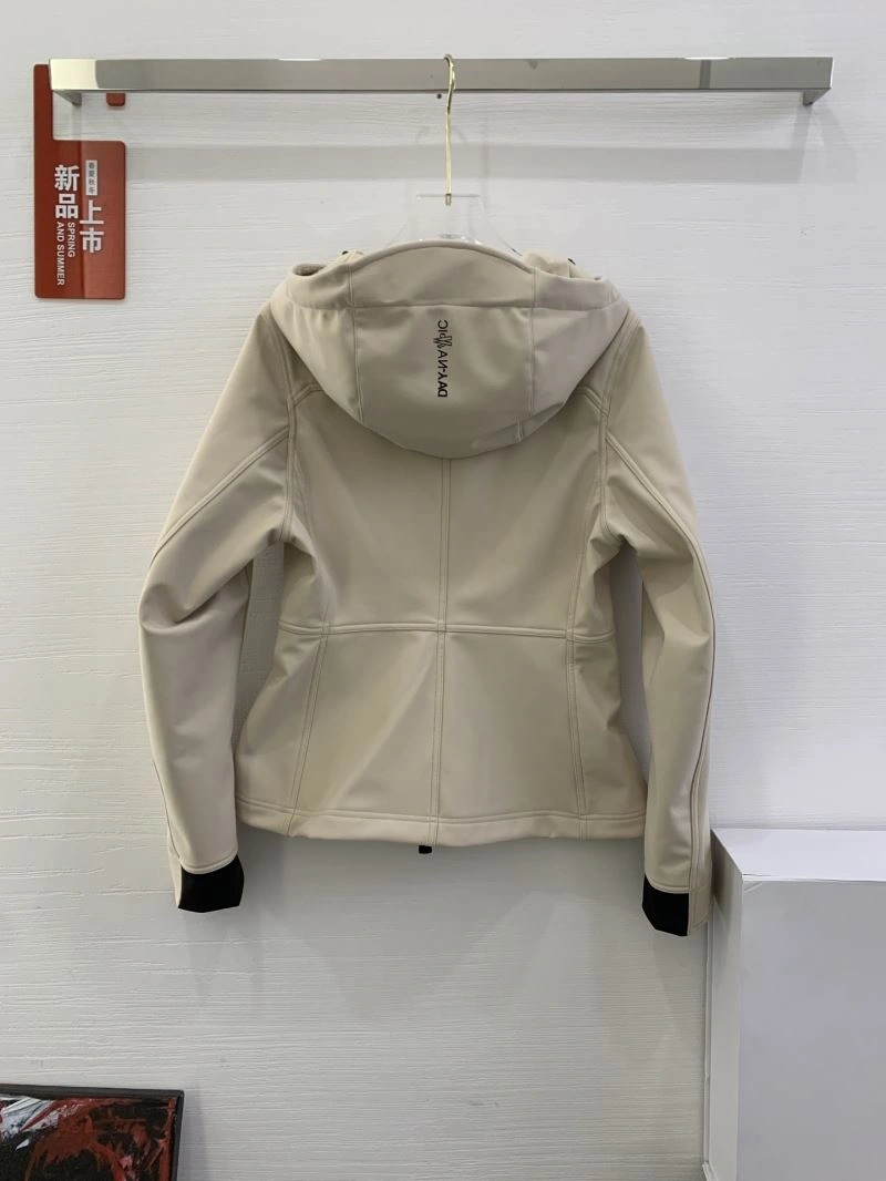 Durable Moncler Outwear 143404