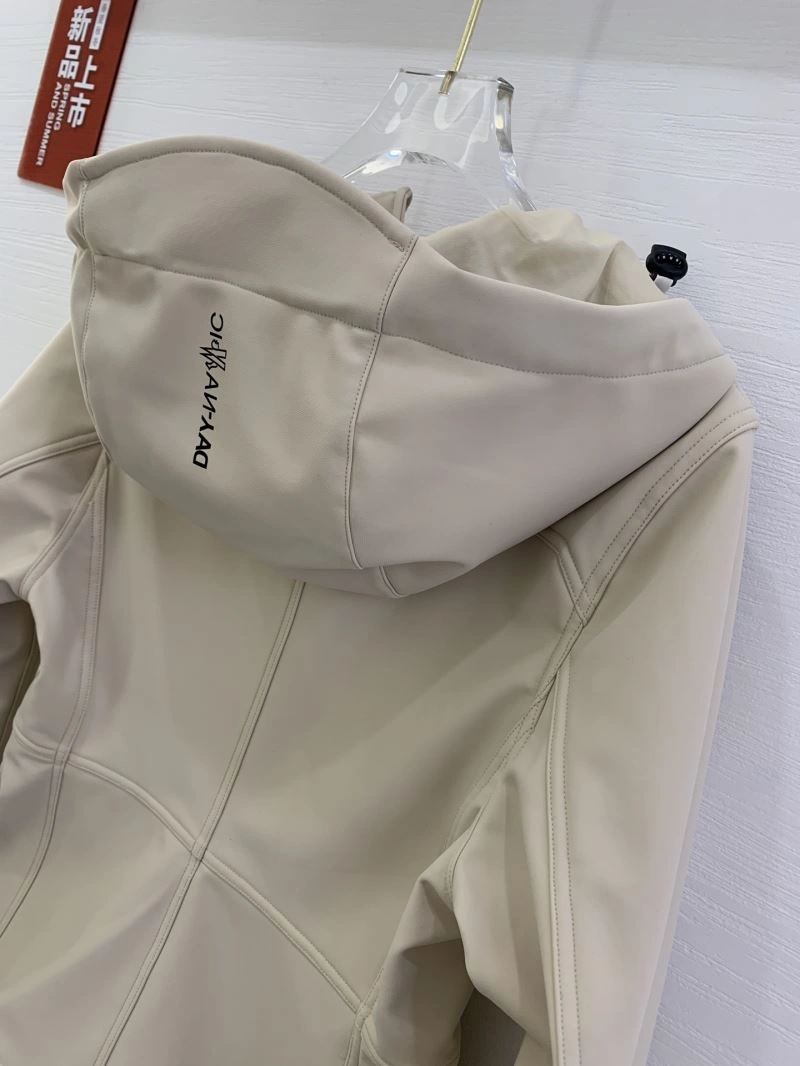 Durable Moncler Outwear 143404