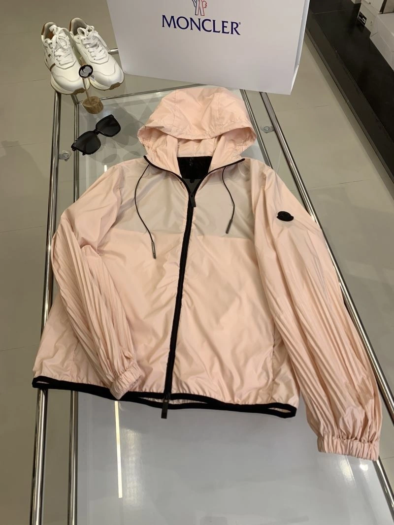 Moncler Outwear WaterResistant 143399