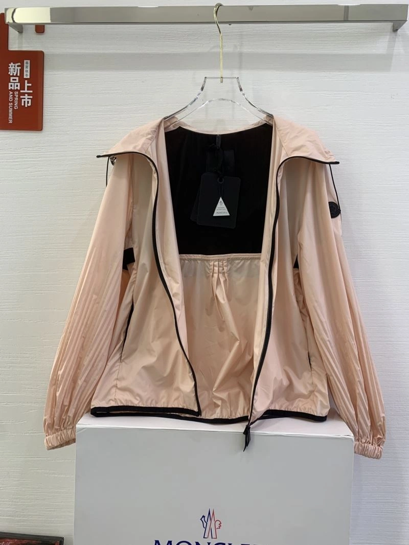Unisex Moncler Outwear 143398