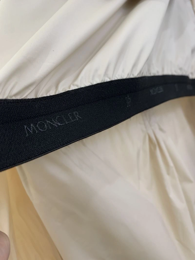 BestValue Moncler Outwear 143397