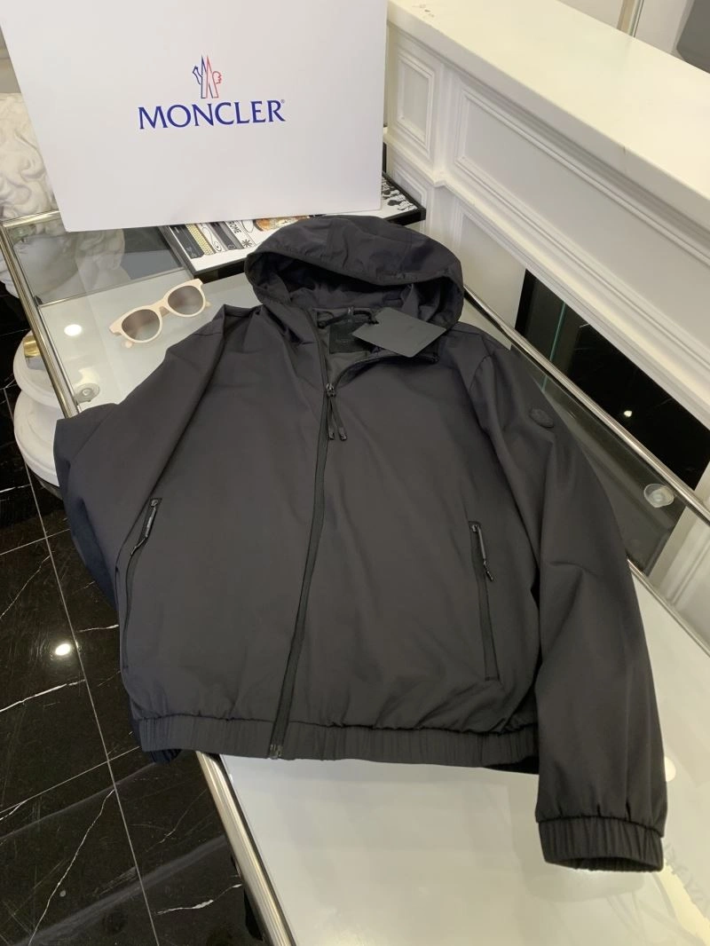 Soft Moncler Outwear 143379