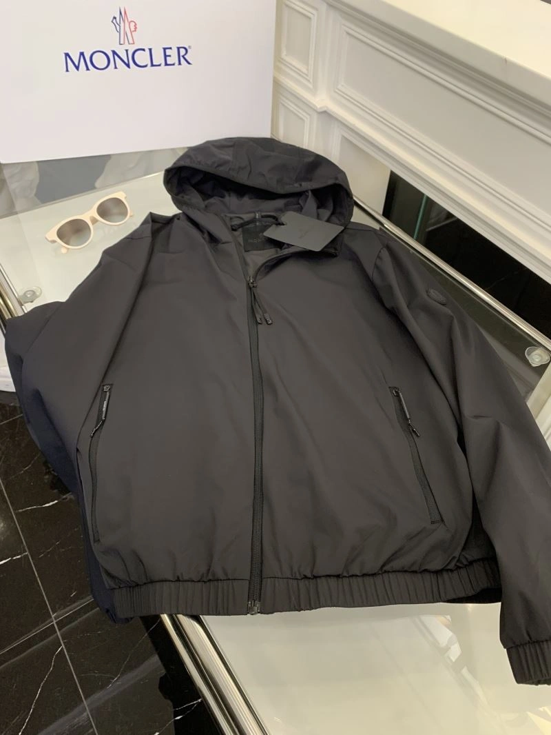 Soft Moncler Outwear 143379