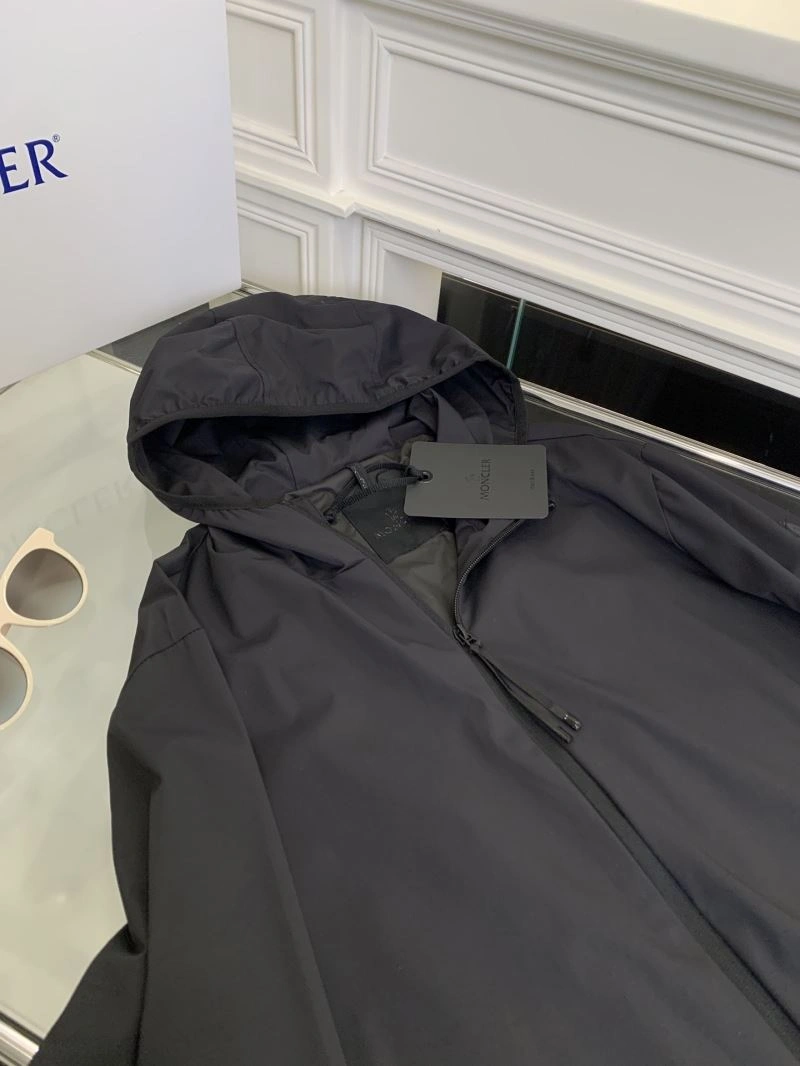 Soft Moncler Outwear 143379
