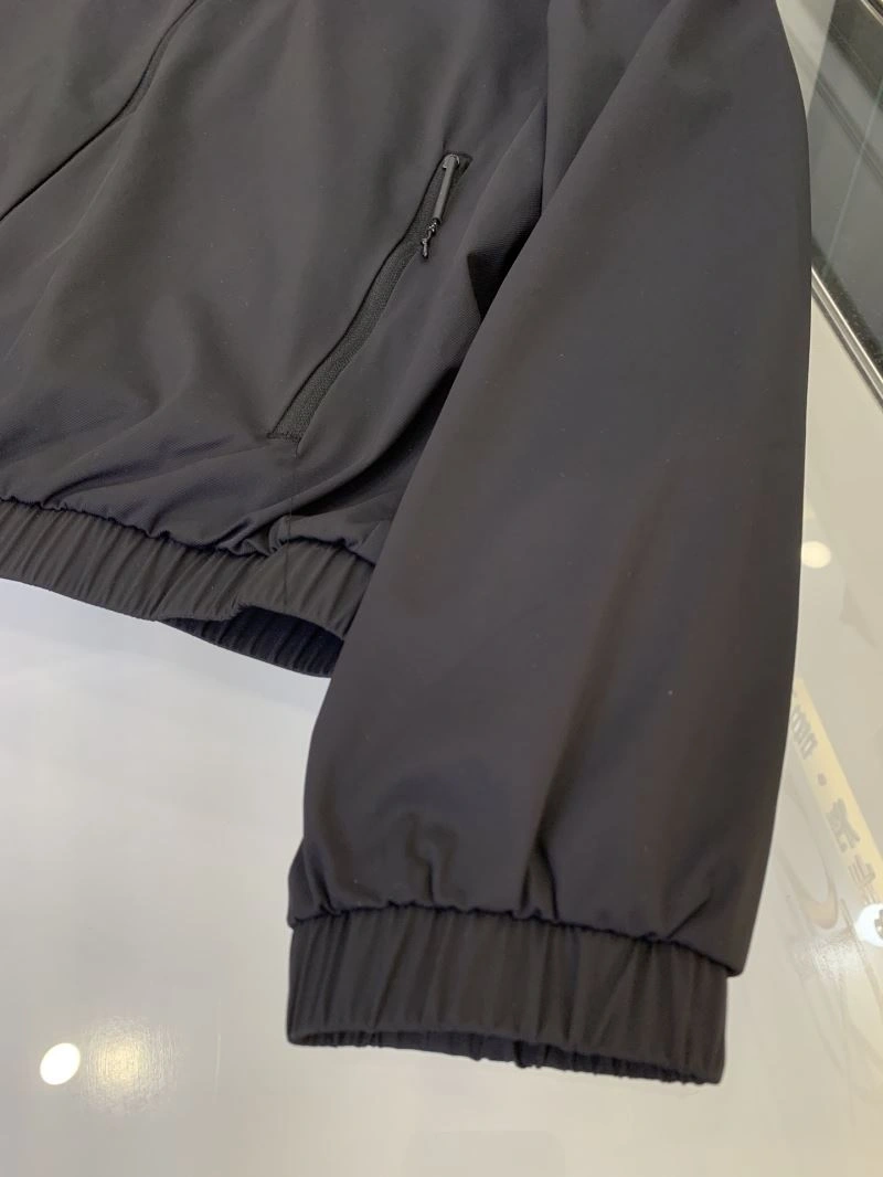 Soft Moncler Outwear 143379