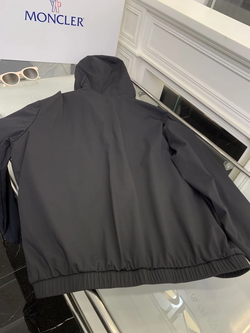 Soft Moncler Outwear 143379