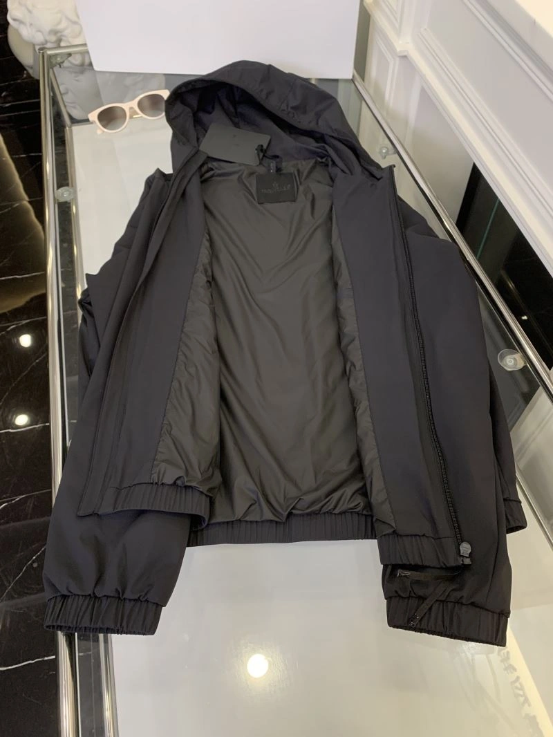 Soft Moncler Outwear 143379