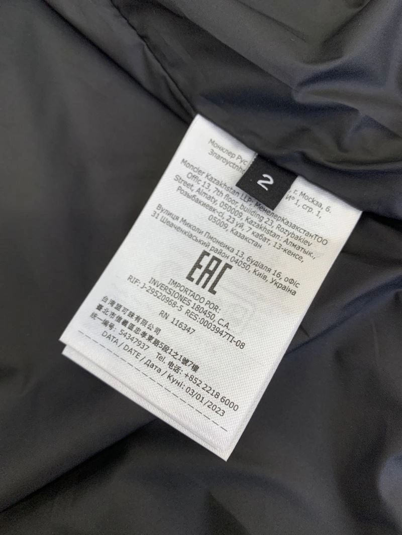 Soft Moncler Outwear 143379
