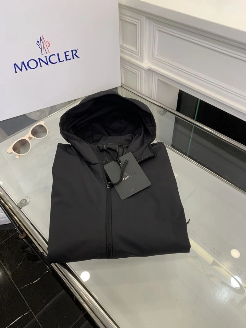 Soft Moncler Outwear 143379