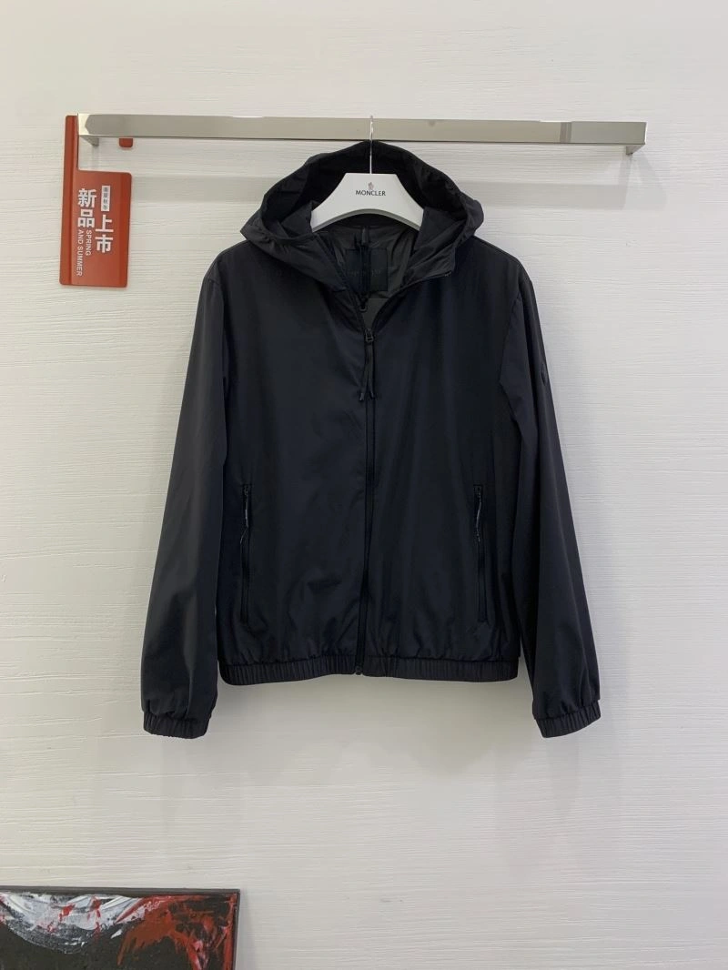 Moncler Outwear Attractive 143384