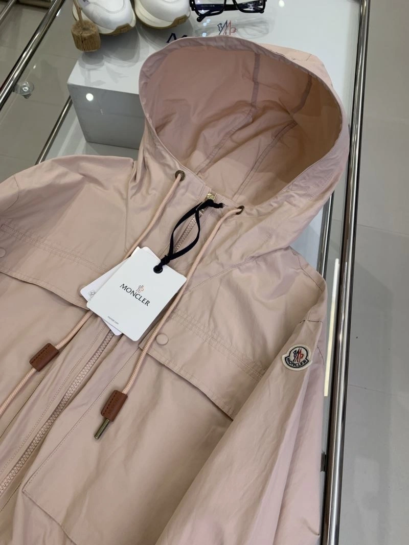 Moncler Outwear Sleek 143382