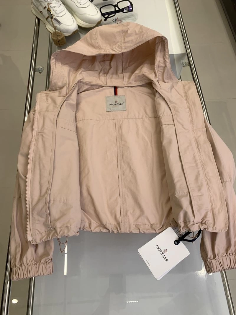 Moncler Outwear Sleek 143382