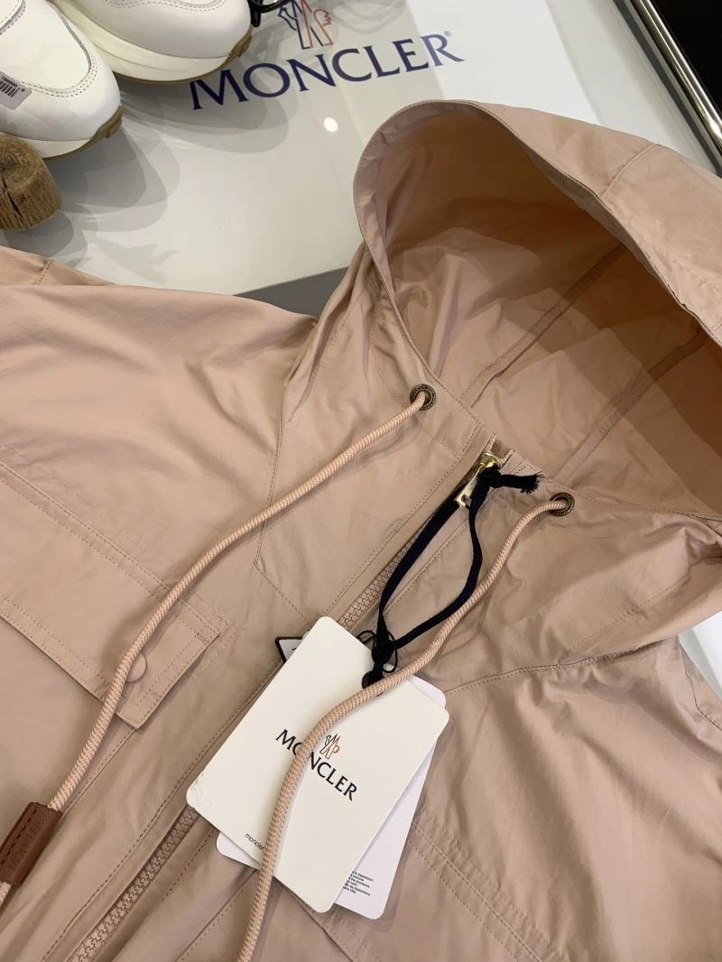 Moncler Outwear Sleek 143382