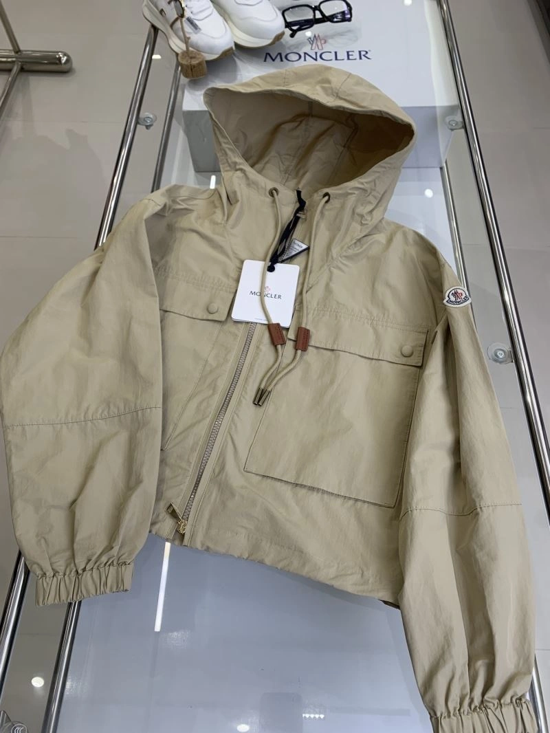 WaterResistant Moncler Outwear 143388
