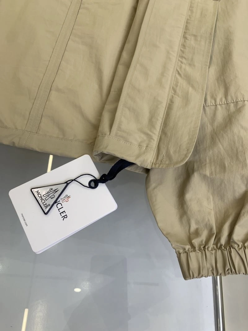 WaterResistant Moncler Outwear 143388