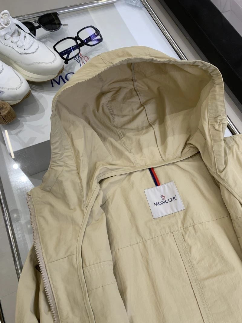 WaterResistant Moncler Outwear 143388