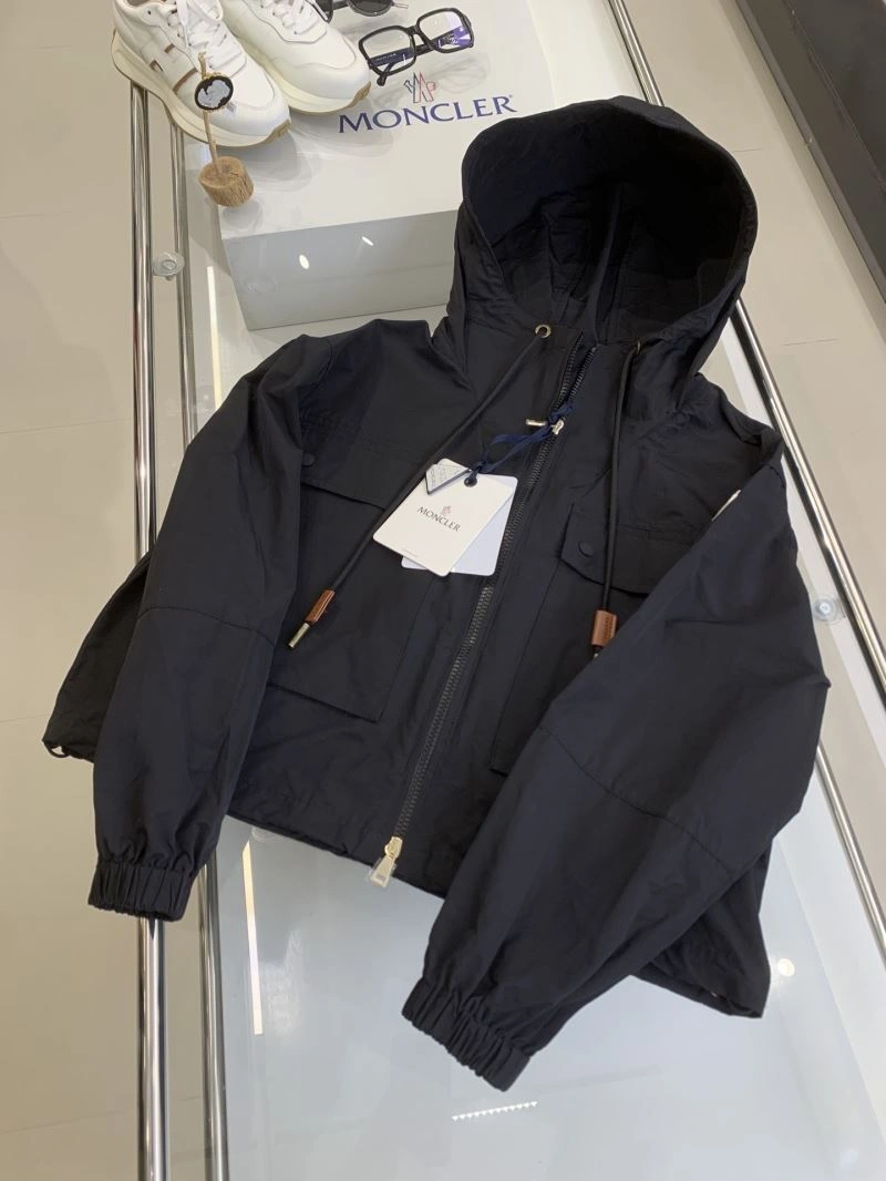 Reliable Moncler Outwear 143383