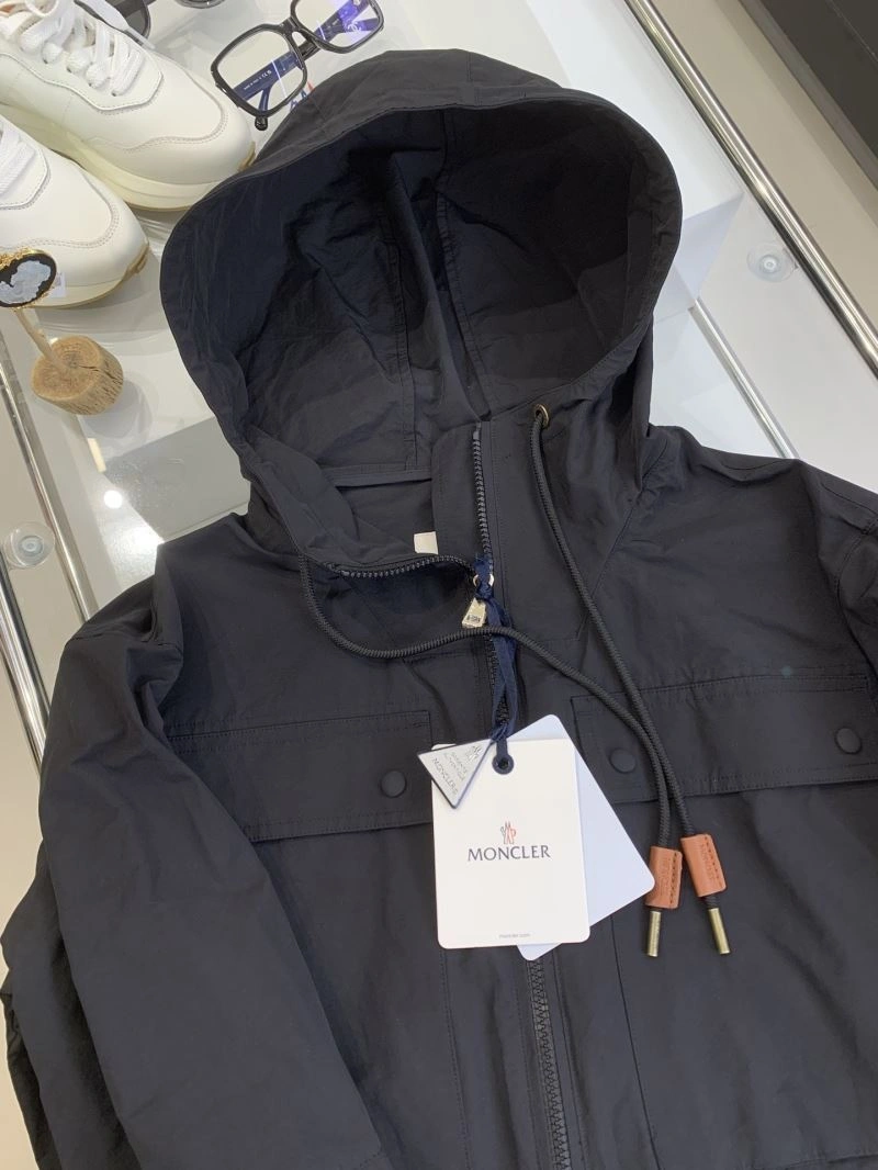 Reliable Moncler Outwear 143383