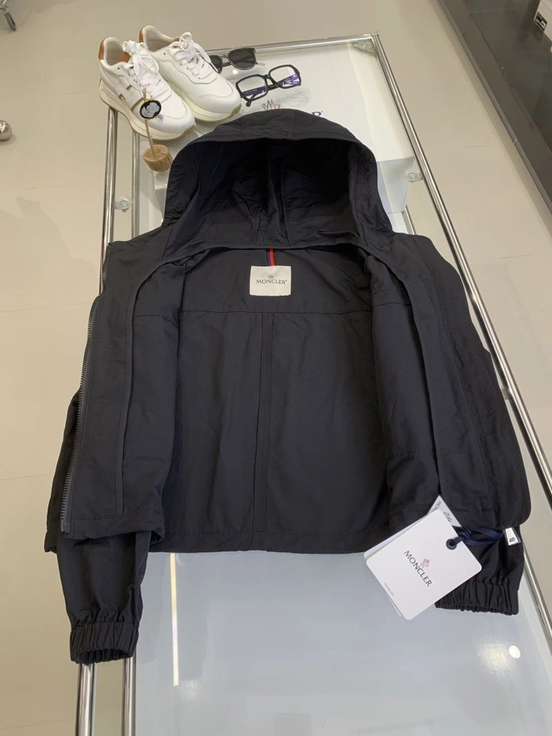 Reliable Moncler Outwear 143383