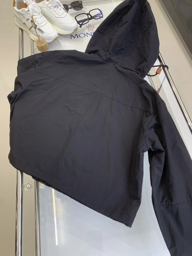 Reliable Moncler Outwear 143383