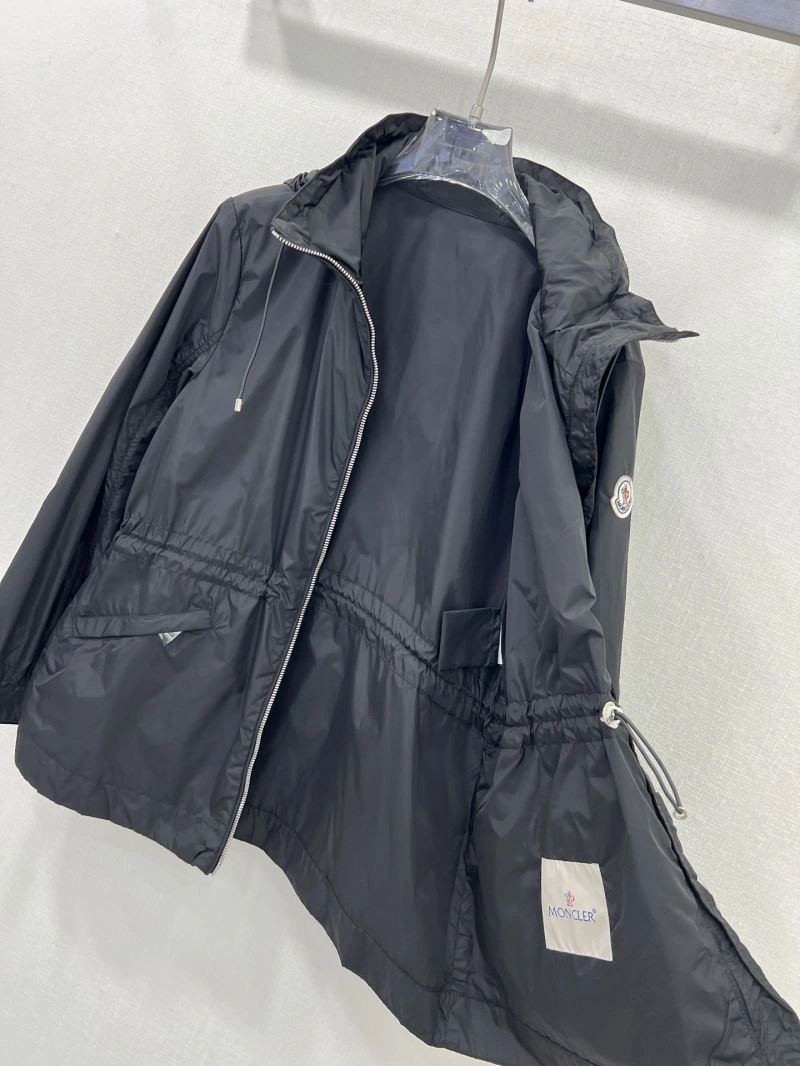 Modern Moncler Outwear 143374