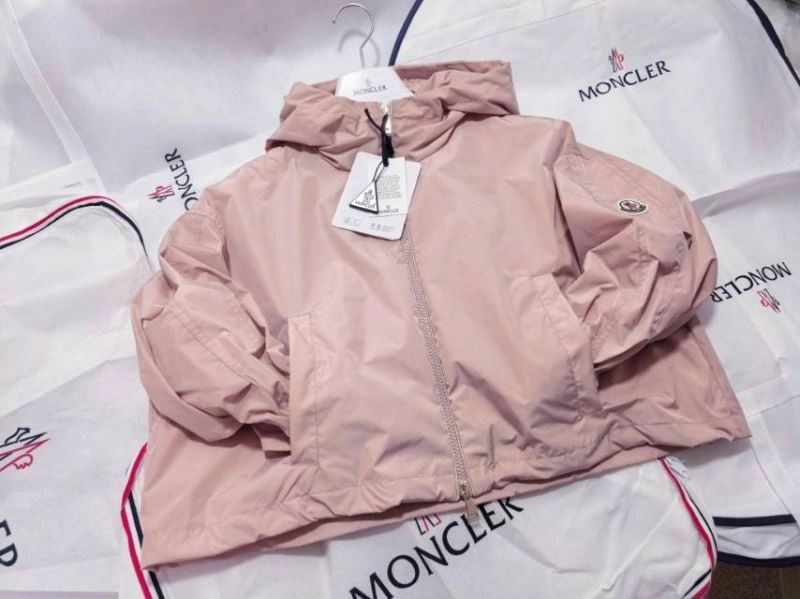 Moncler Outwear DailyWear 143395