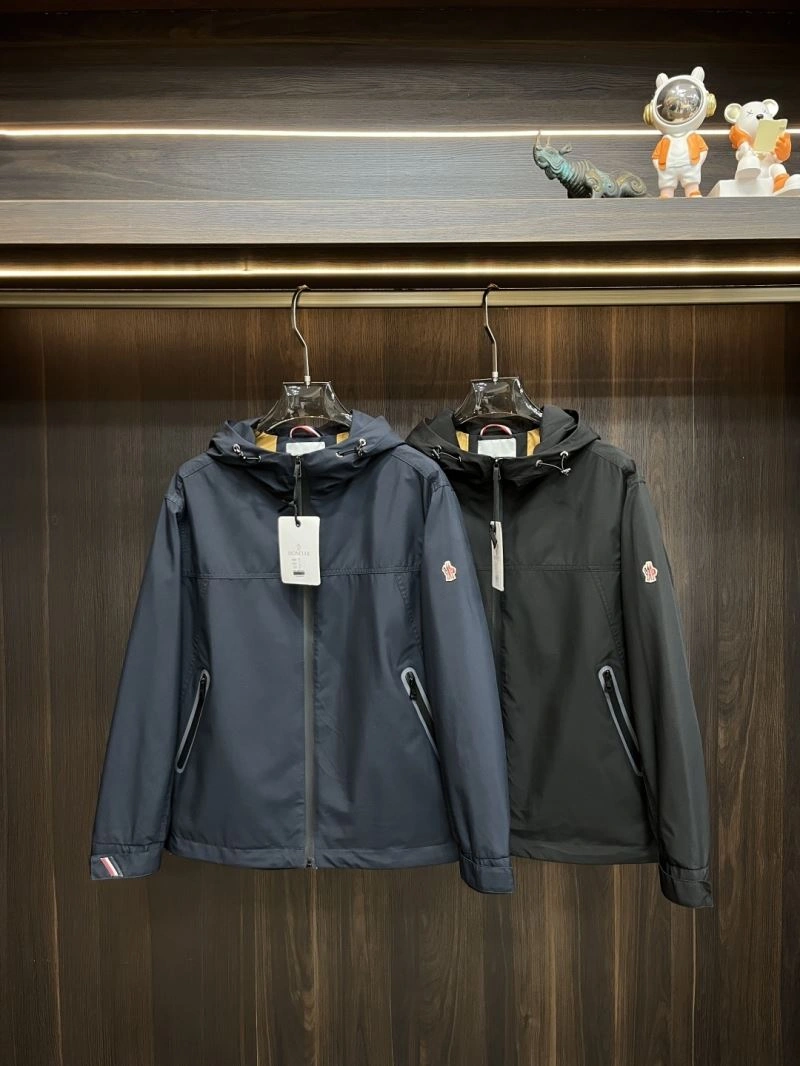 Soft Moncler Outwear 143375
