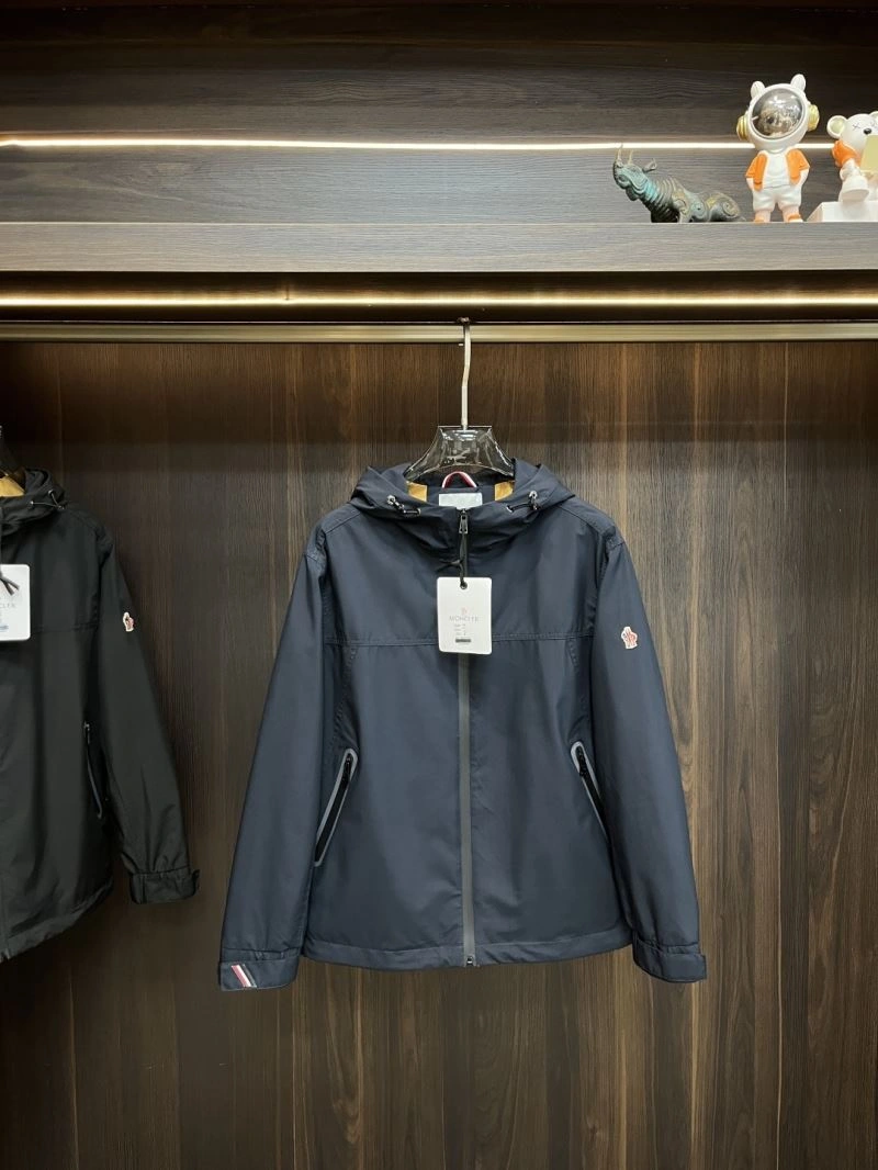 Soft Moncler Outwear 143375