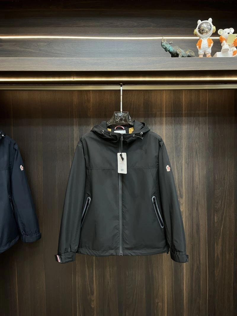 Soft Moncler Outwear 143375