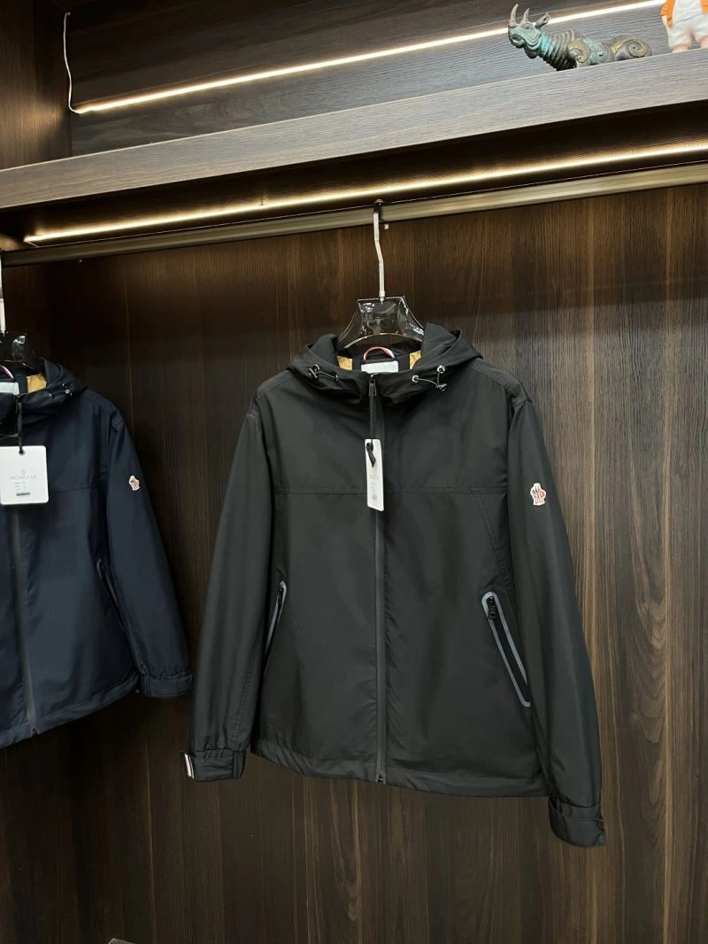 Soft Moncler Outwear 143375