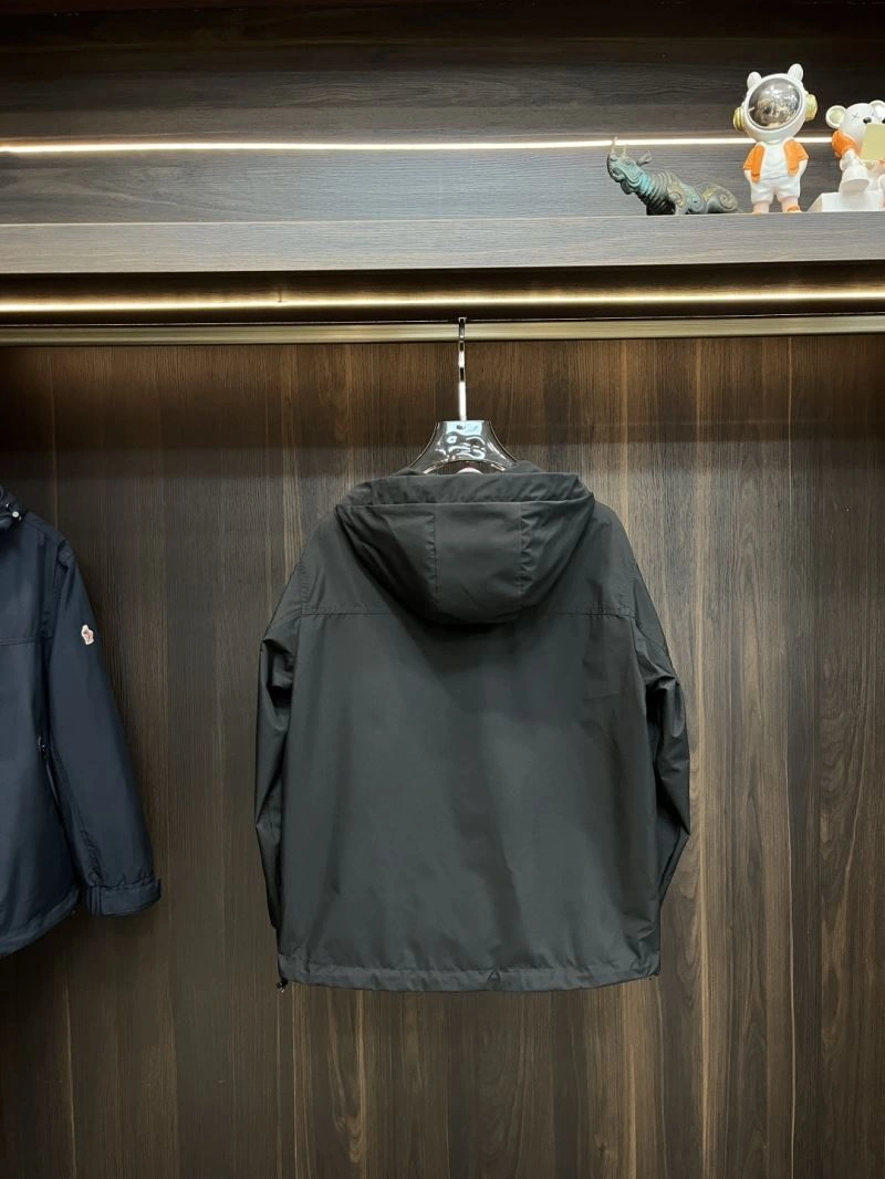 Soft Moncler Outwear 143375