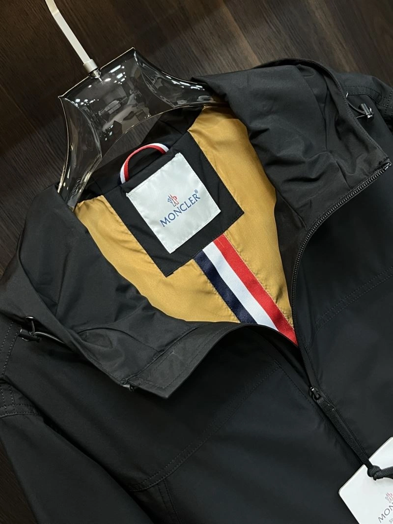 Soft Moncler Outwear 143375