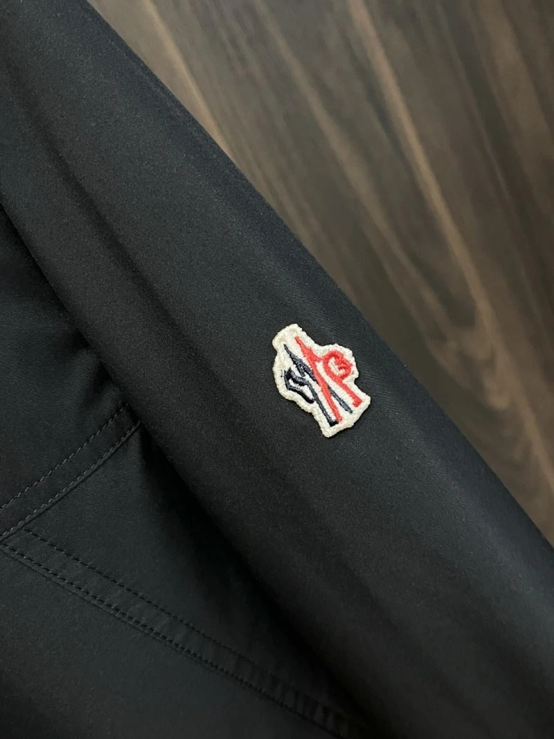 Soft Moncler Outwear 143375