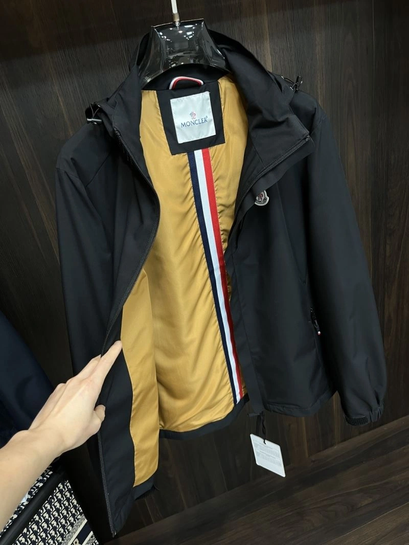 SmoothTexture Moncler Outwear 143391