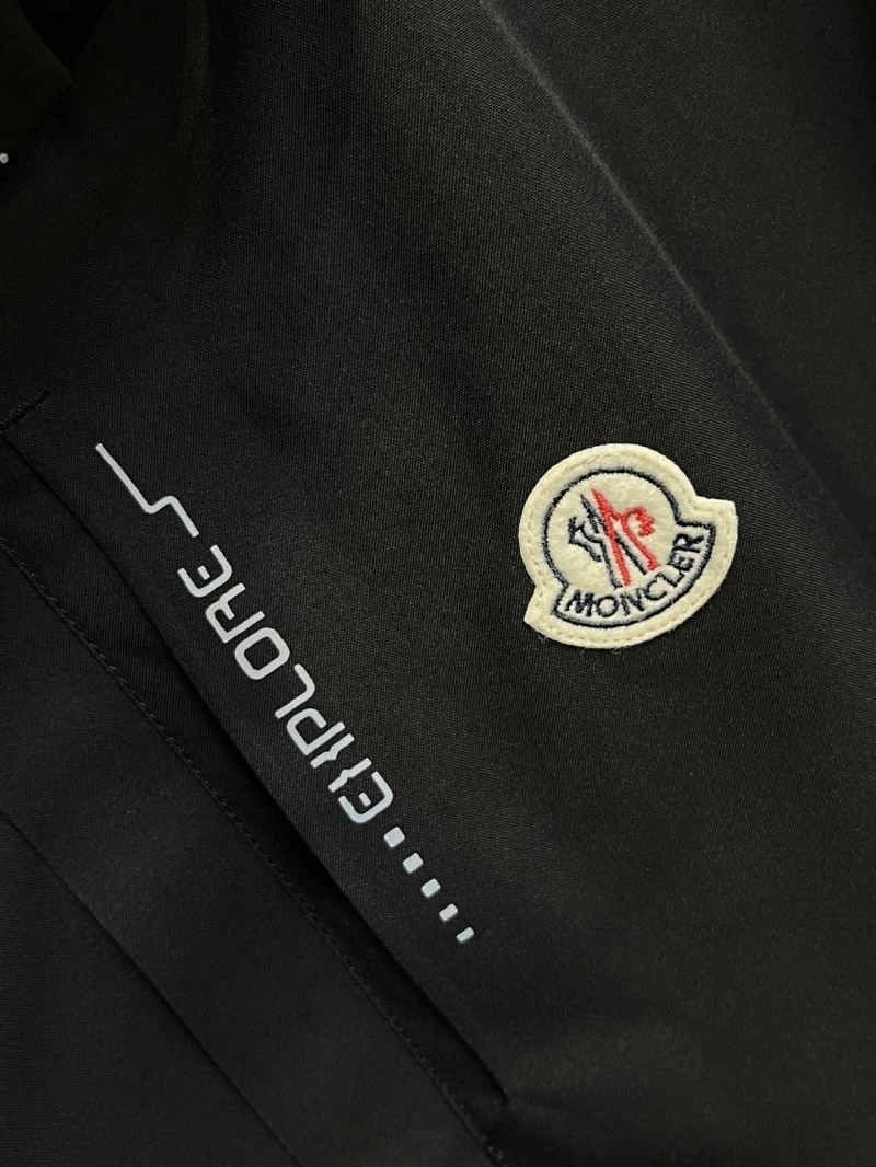 SmoothTexture Moncler Outwear 143391