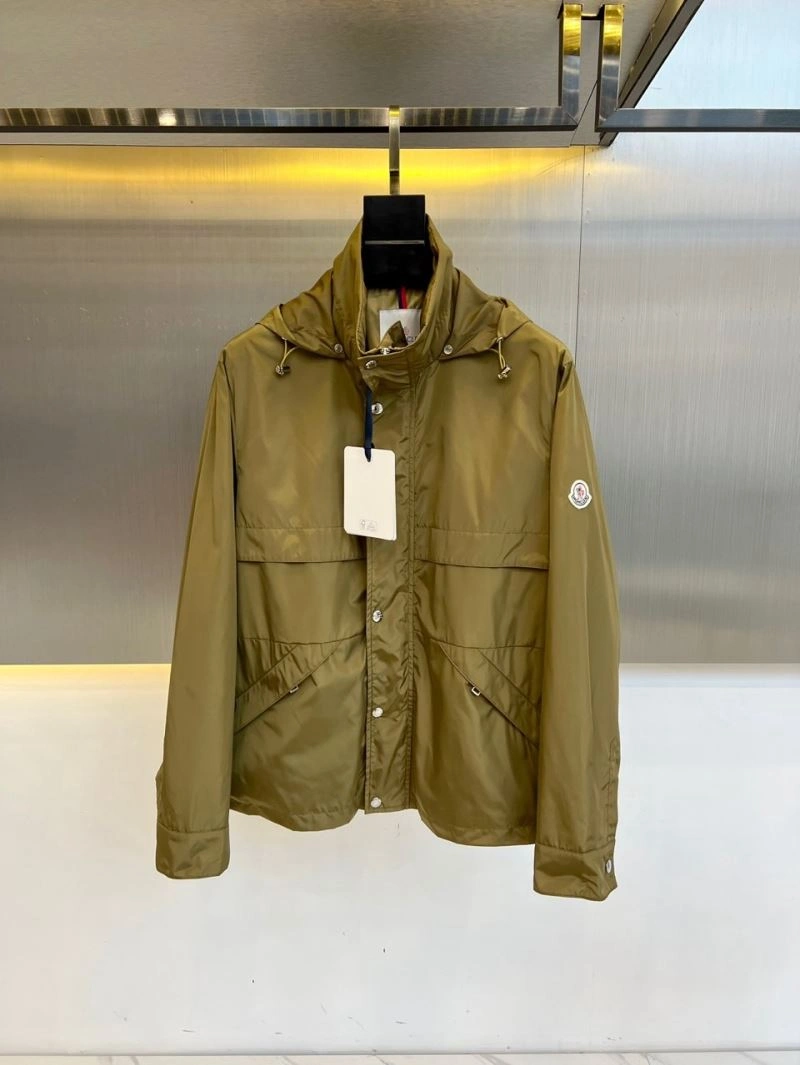 Trendsetting Moncler Outwear 143378