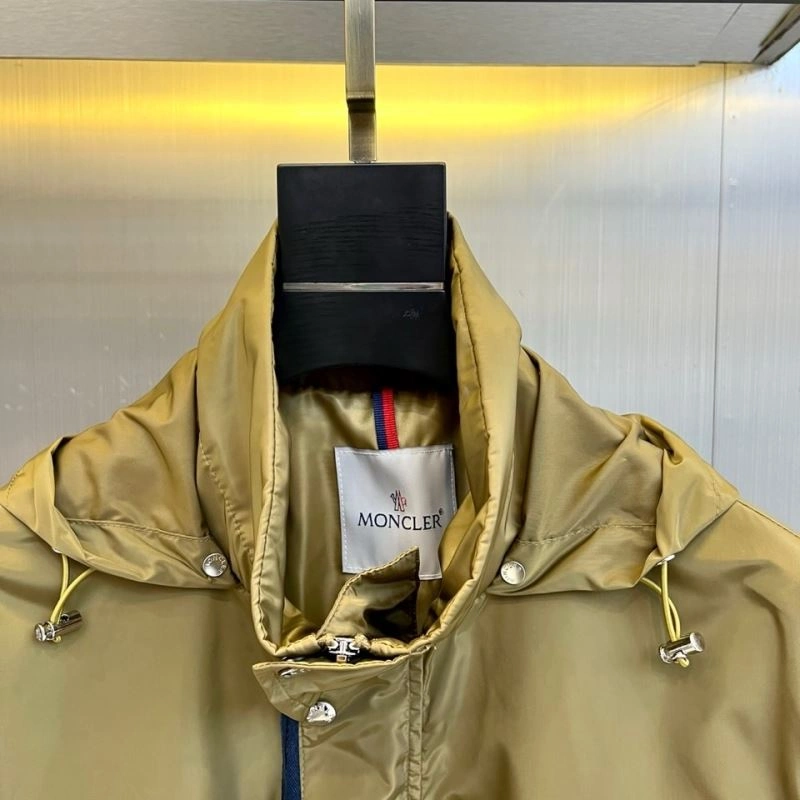 Trendsetting Moncler Outwear 143378