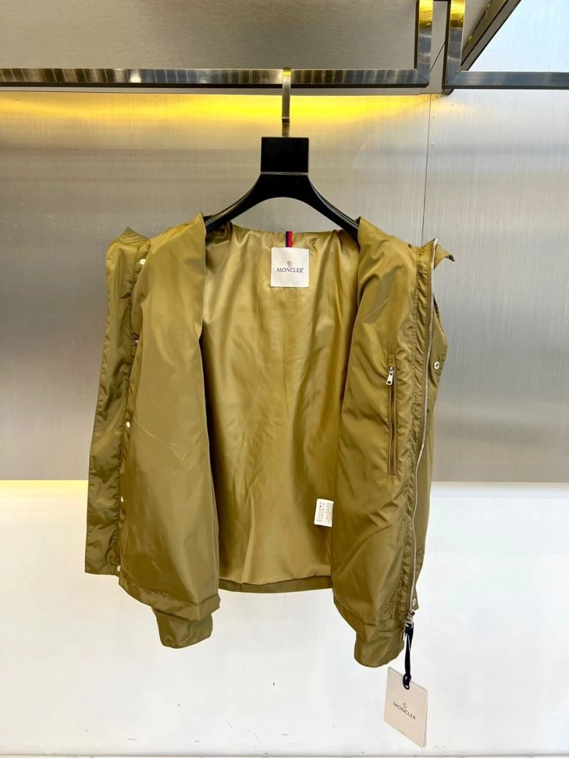 Trendsetting Moncler Outwear 143378