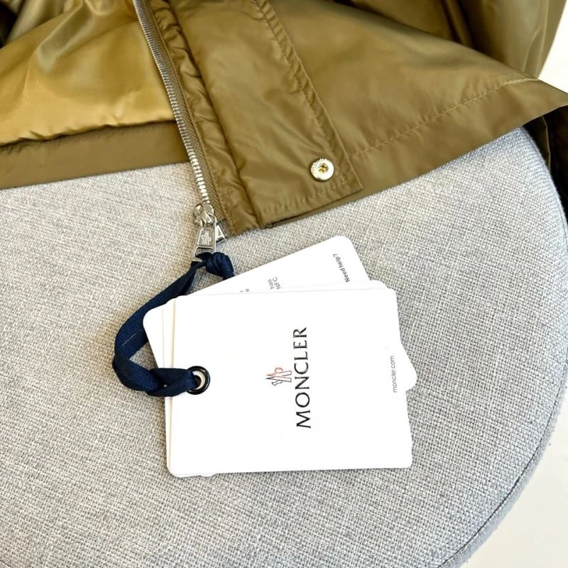 Trendsetting Moncler Outwear 143378
