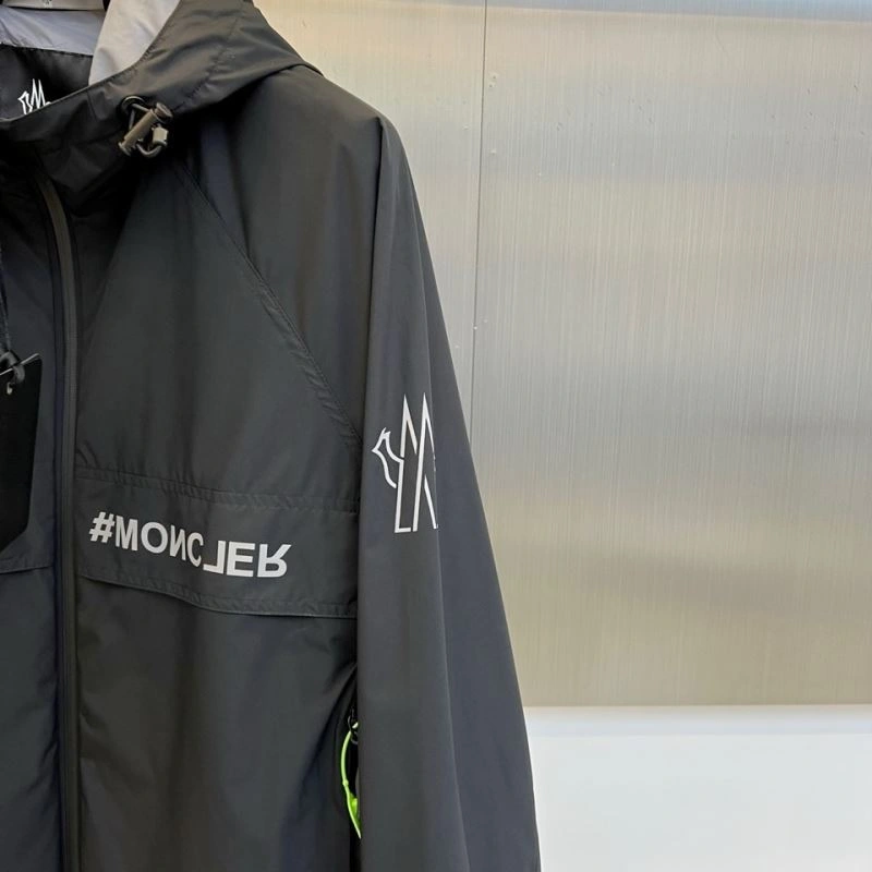 FlexibleFit Moncler Outwear 143370