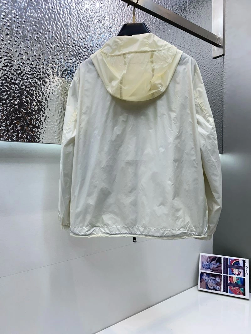 OdorResistant Moncler Outwear 143385