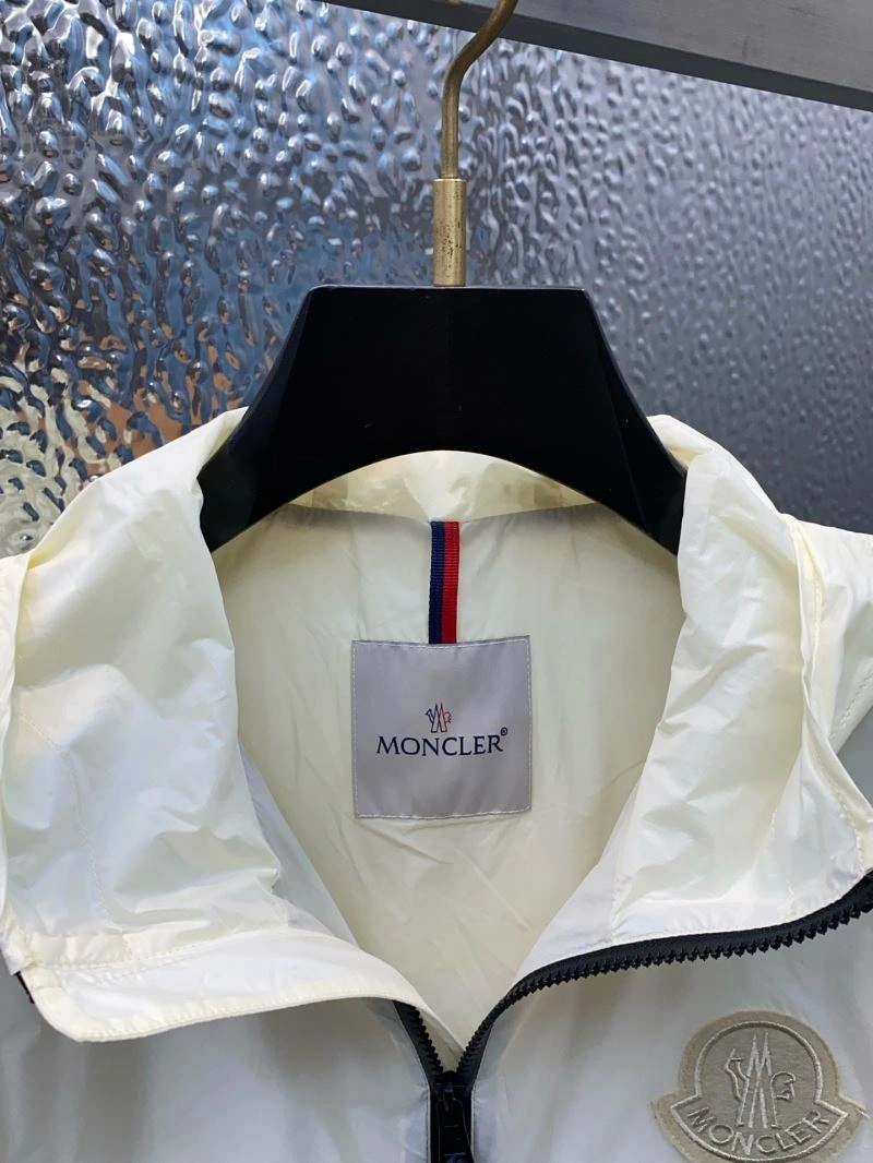OdorResistant Moncler Outwear 143385