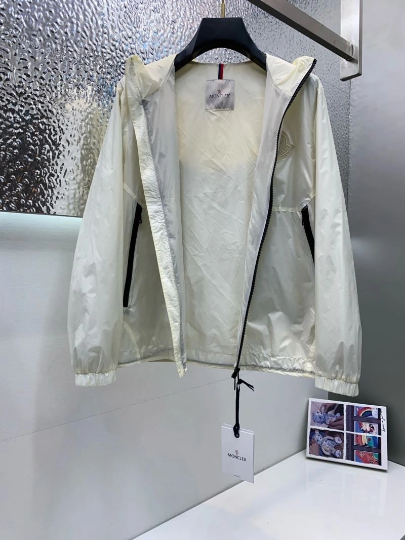 OdorResistant Moncler Outwear 143385