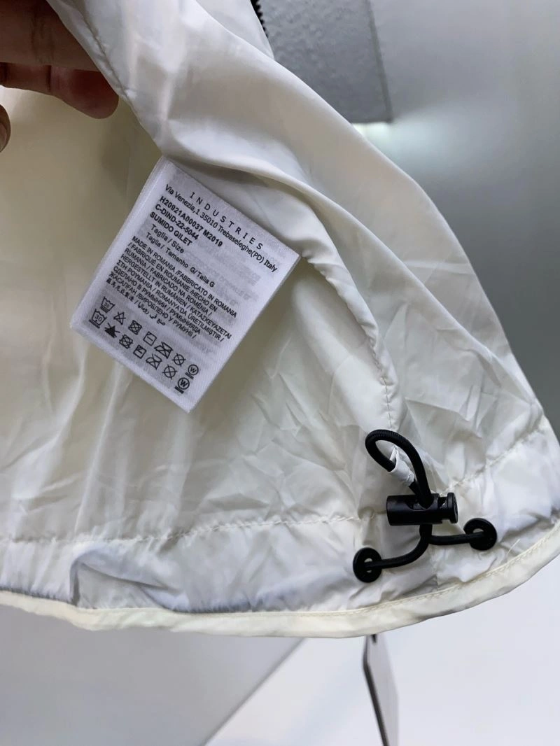 OdorResistant Moncler Outwear 143385