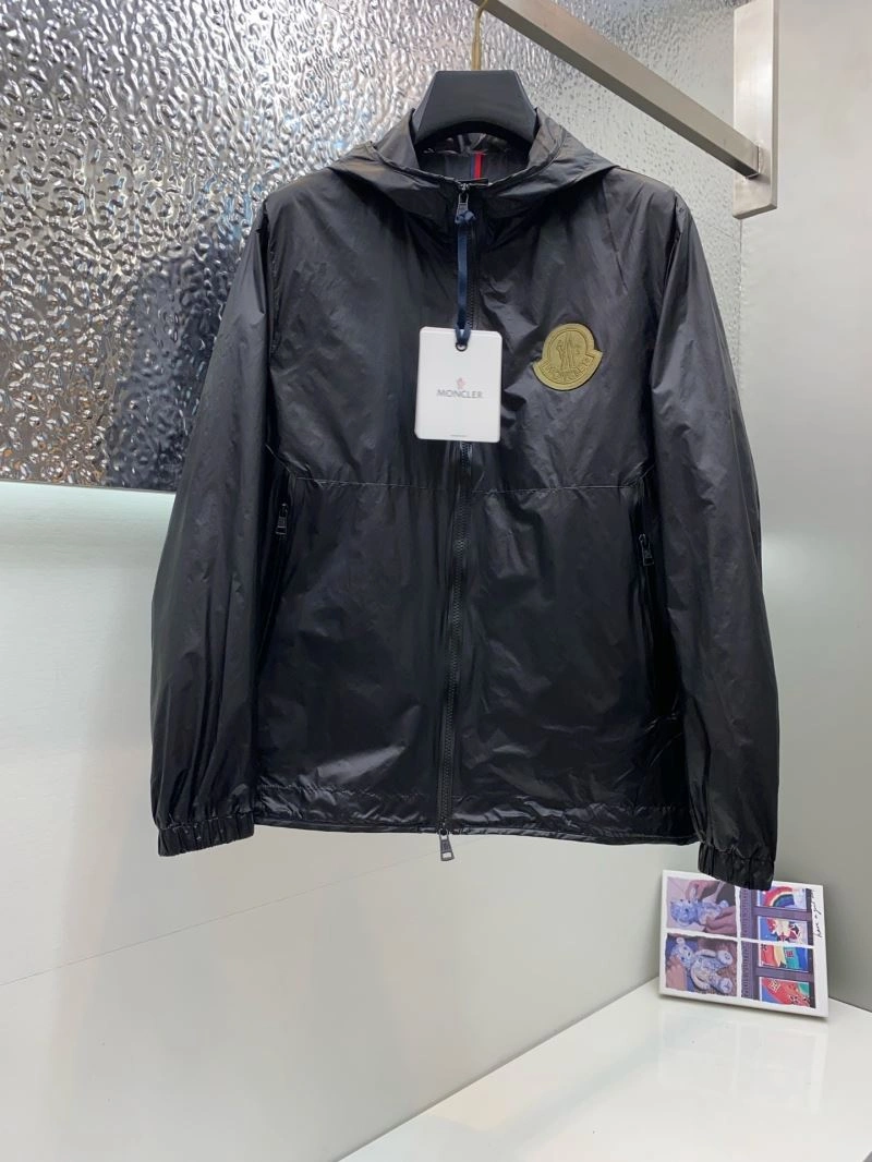 Moncler Outwear Lightweight 143371