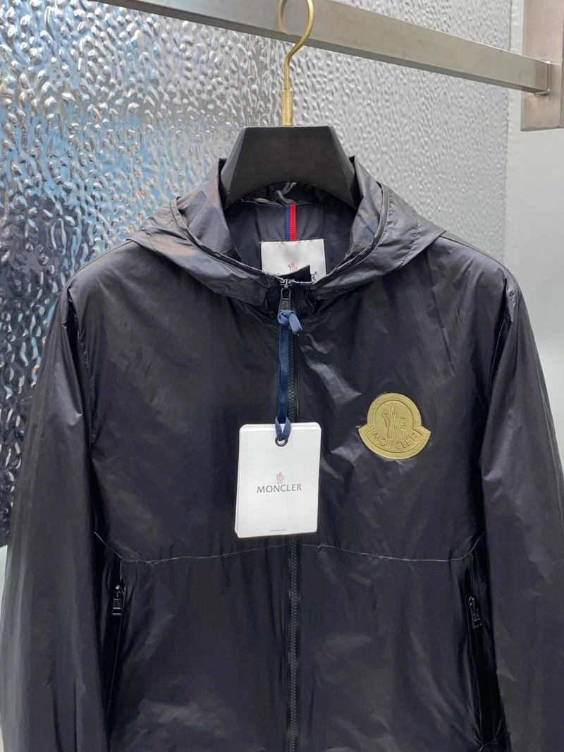 Moncler Outwear Lightweight 143371